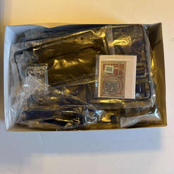 Red Bull Racing Renault RB6 F1 Racing Tamiya 1/20 Model Sebastian Vettel - Picture 3 of 16